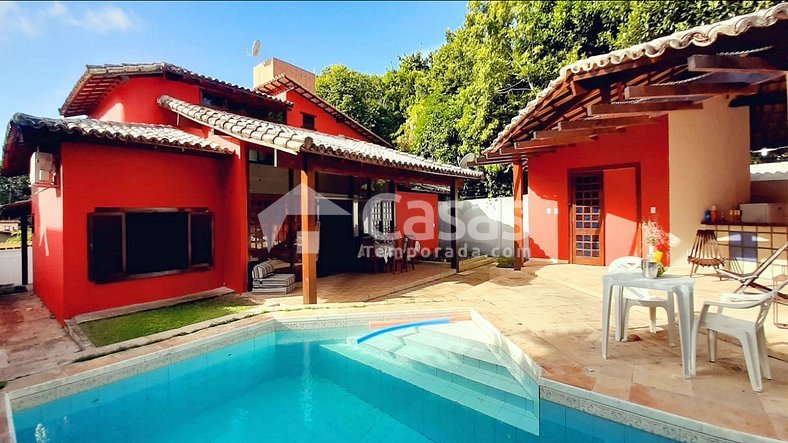 Casa com 4 Suítes, Piscina e Churrasqueira para 17 Pessoas