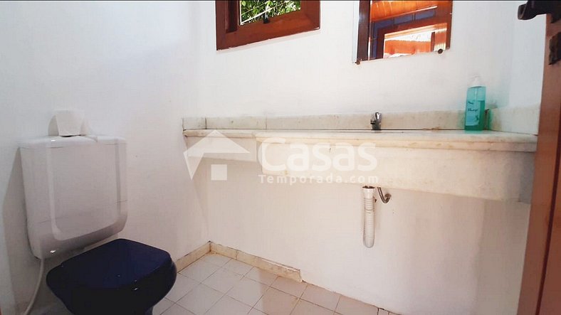 Casa com 4 Suítes, Piscina e Churrasqueira para 17 Pessoas