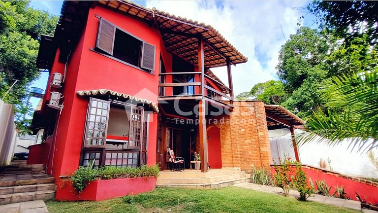 Casa com 4 Suítes, Piscina e Churrasqueira para 17 Pessoas