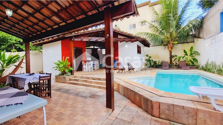 Casa com 4 Suítes, Piscina e Churrasqueira para 17 Pessoas