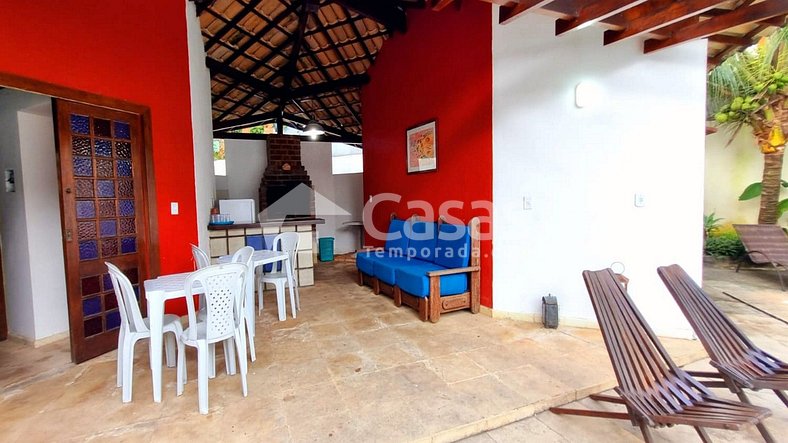 Casa com 4 Suítes, Piscina e Churrasqueira para 17 Pessoas