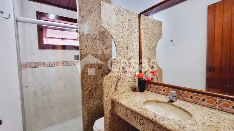 Casa com 4 Suítes, Piscina e Churrasqueira para 17 Pessoas