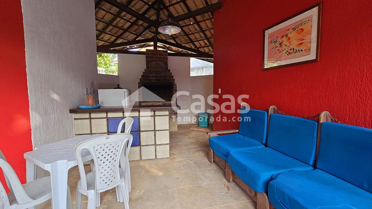 Casa com 4 Suítes, Piscina e Churrasqueira para 17 Pessoas