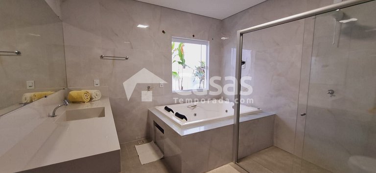 Casa com piscina e hidromassagem em Taperapuan